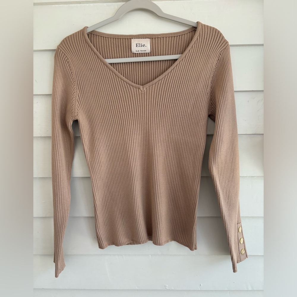 Elie Elie Tahari Ribbed Tan V-Neck Top NWOT - Picture 2 of 9